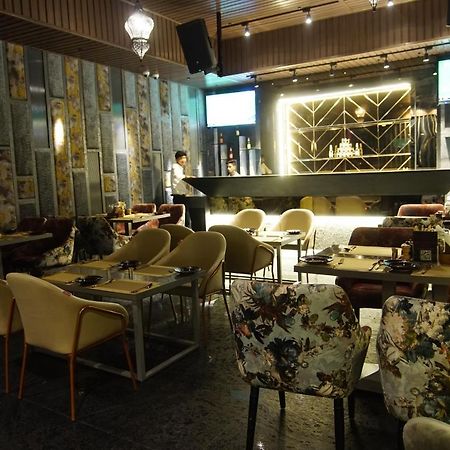 Red Orchid Hotel Kanpur Buitenkant foto