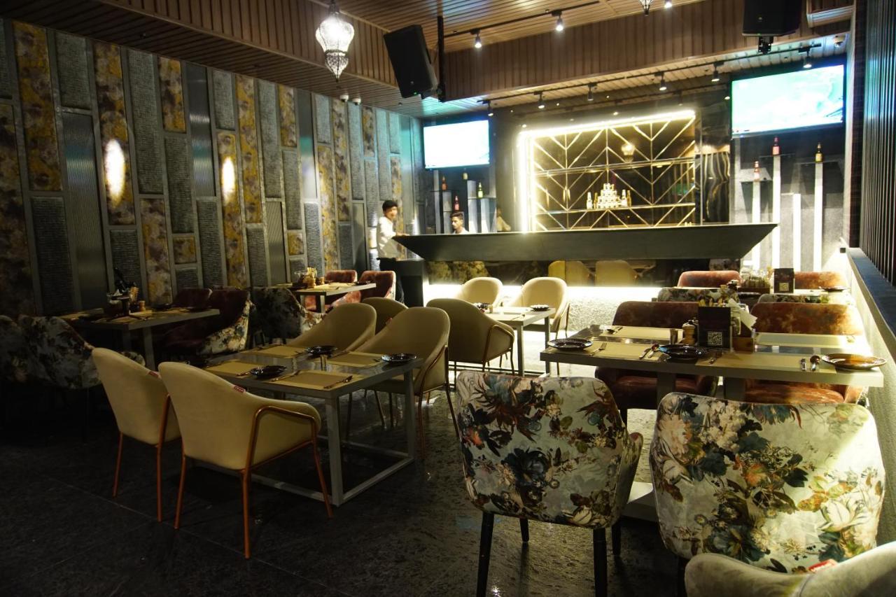 Red Orchid Hotel Kanpur Buitenkant foto